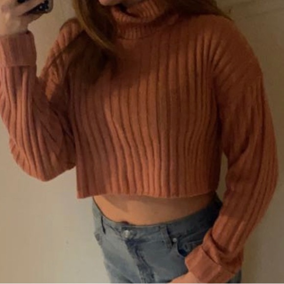 Forever 21 cropped turtle neck sweater - Picture 2 of 2